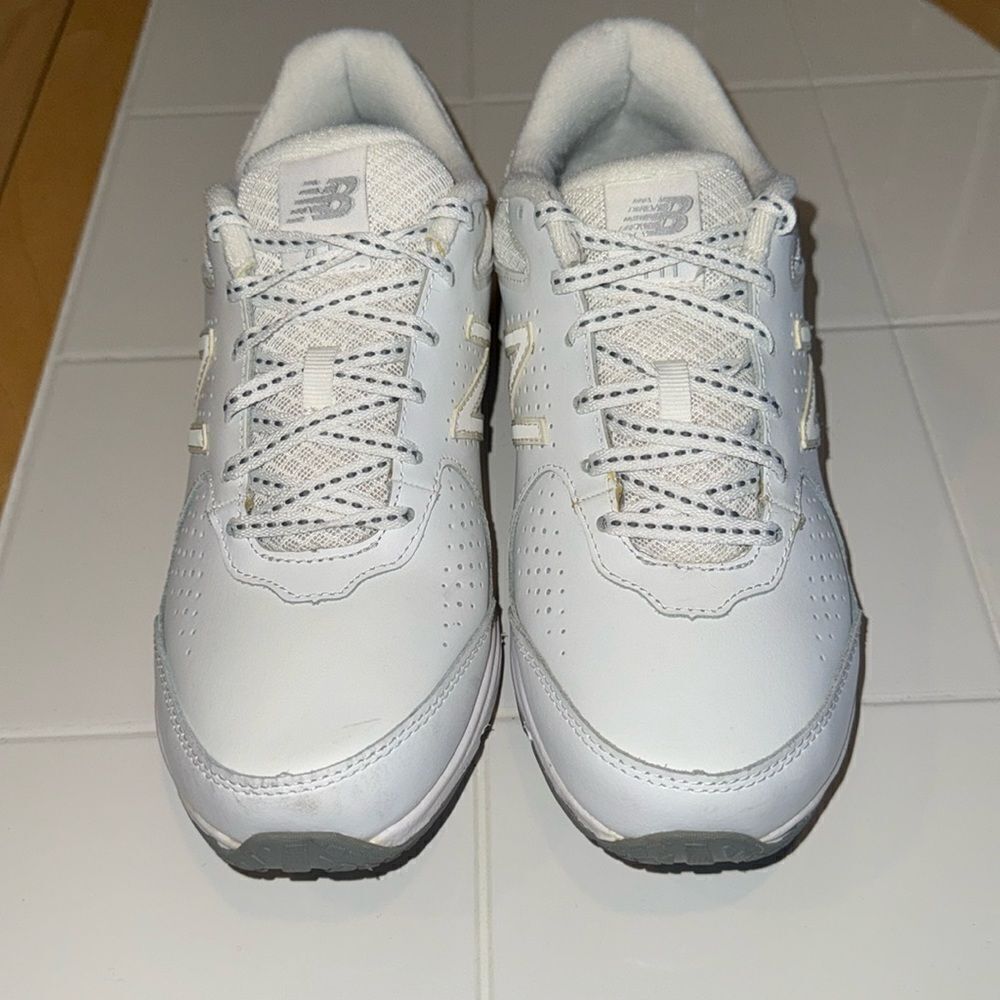 New Balance Women’s Leather Sneakers Size 7